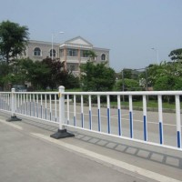 市政護(hù)欄加厚道路中央隔離防護(hù)欄城市交通防撞欄桿景區(qū)分流隔離欄