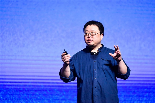 投資人鄭剛炮轟羅永浩：自己作 拖死錘子！不懂感恩