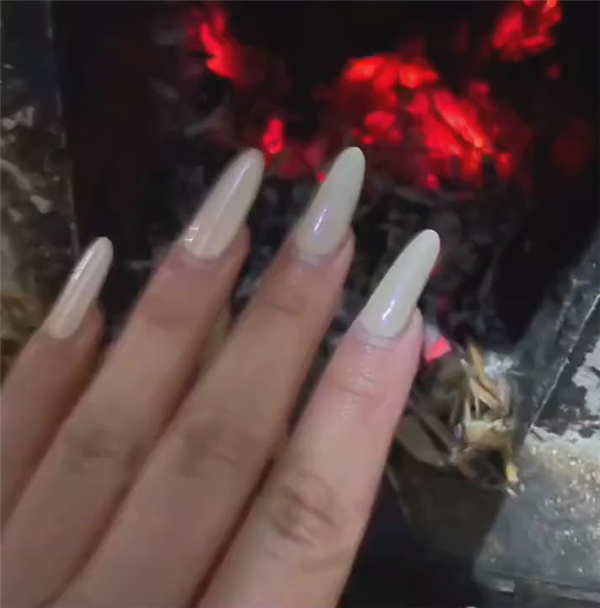 女子幫媽媽燒鍋把美甲燒化了上熱搜：網(wǎng)友紛紛看不懂