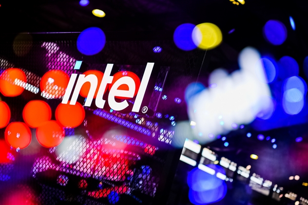 Intel突然殺死兩大業(yè)務(wù)！新CEO兩年連揮9刀 擠出15億美元