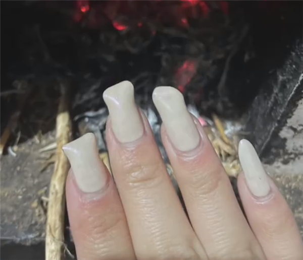 女子幫媽媽燒鍋把美甲燒化了上熱搜：網(wǎng)友紛紛看不懂