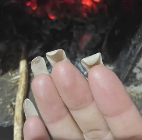 女子幫媽媽燒鍋把美甲燒化了上熱搜：網(wǎng)友紛紛看不懂