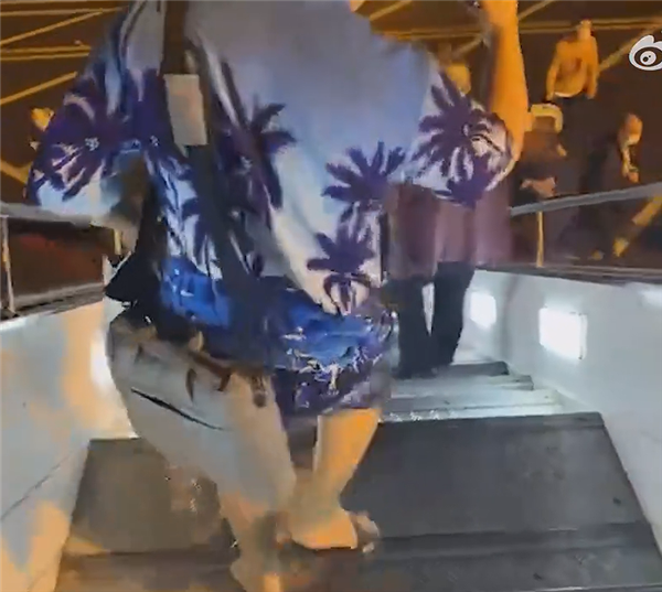 男子穿短褲從三亞回東北凍得發(fā)抖 網(wǎng)友：必須讓人知道去過三亞