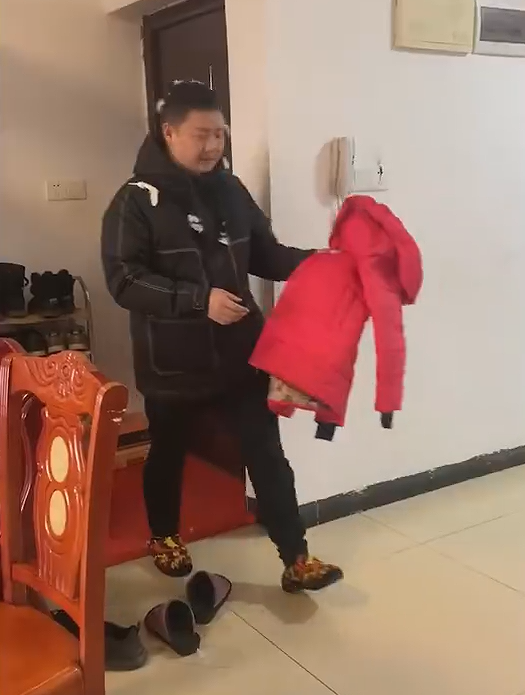 耗時185天 男子從養(yǎng)鵝開始給老婆做羽絨服：網(wǎng)友贊千金難買