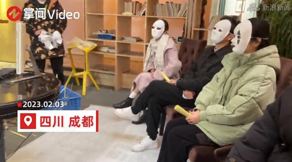 公司面試時(shí)被要求佩戴面具 應(yīng)聘者：對(duì)社恐人士來說是福利