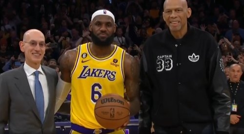 詹姆斯成為NBA歷史得分王,！賈巴爾親臨見(jiàn)證奇跡