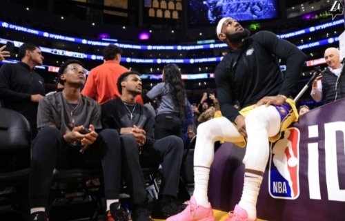 詹姆斯成為NBA歷史得分王！賈巴爾親臨見(jiàn)證奇跡