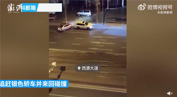 成都街頭越野車來回追撞小轎車 現(xiàn)場視頻太火爆：官方回應
