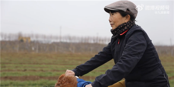 65歲阿姨離婚后8年騎行12國：忘了自己的抑郁癥 網(wǎng)友點(diǎn)贊