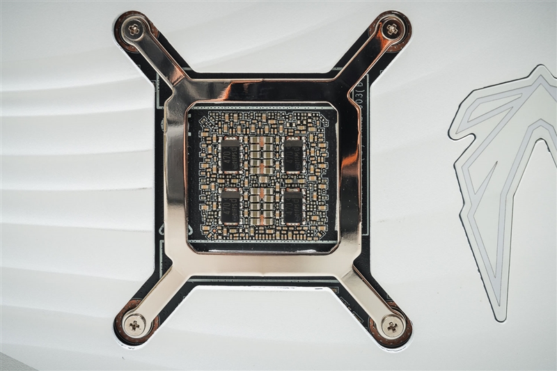 索泰RTX 4090月白深度測試：鎖定年度旗艦！A卡沒得玩了