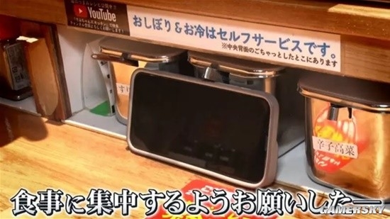 日本拉面店禁止邊吃邊看手機,！店長給出的理由看醉了：有損廚師尊嚴