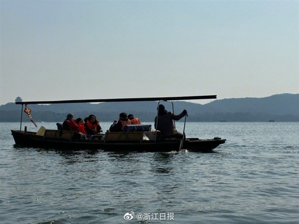 網(wǎng)友吐槽在杭州西湖遭遇劃船刺客：150元劃半小時 官方回應(yīng)了