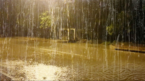 貴陽暴雨地鐵“噴水池”站真成噴水池 站內樓梯成“河道”