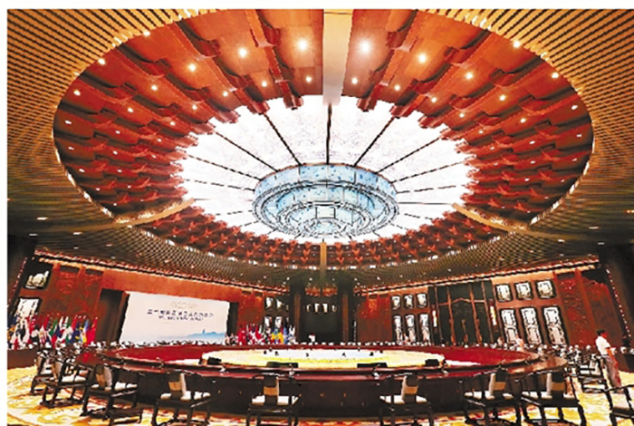 ▲G20杭州峰會主會場會議大廳內(nèi)，由朱炳仁團隊建造的銅穹頂,。